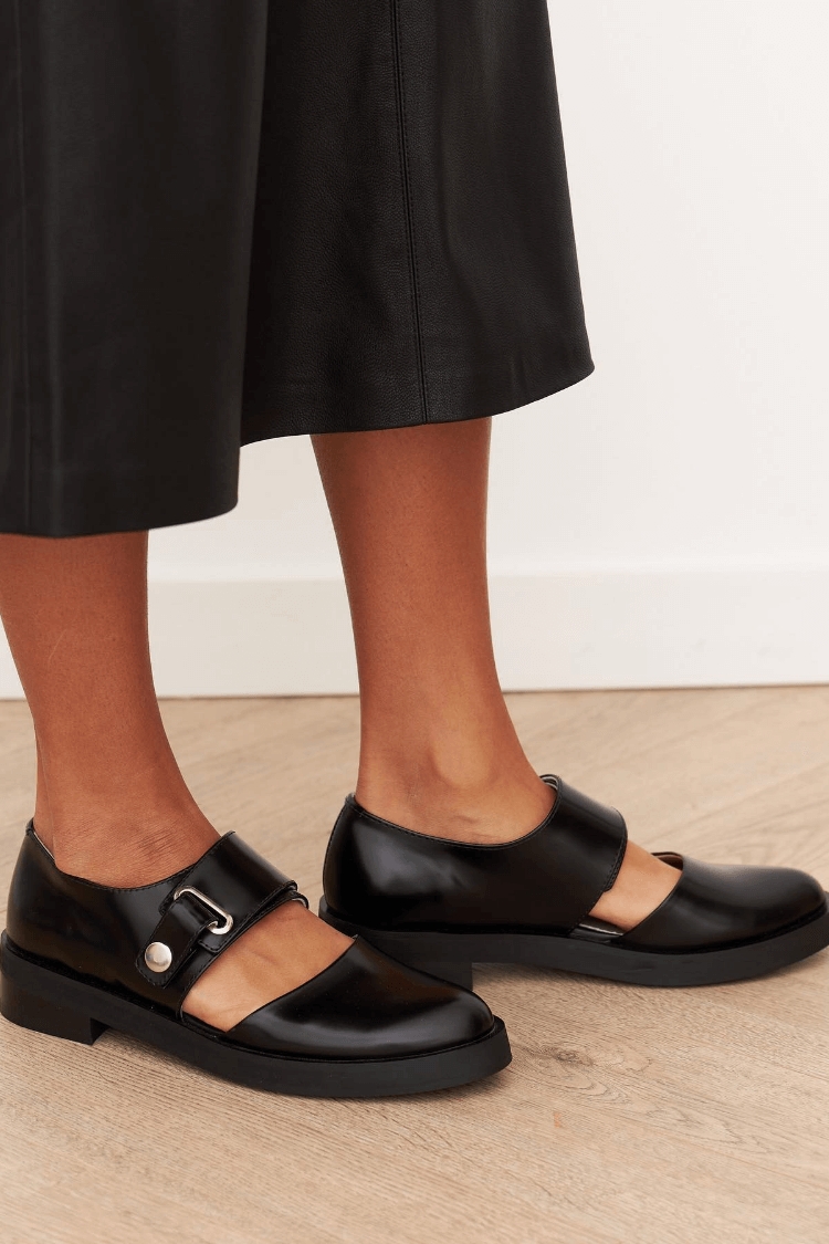 Solid Color Round Toe Slingback Flats with Cut-Out Design
